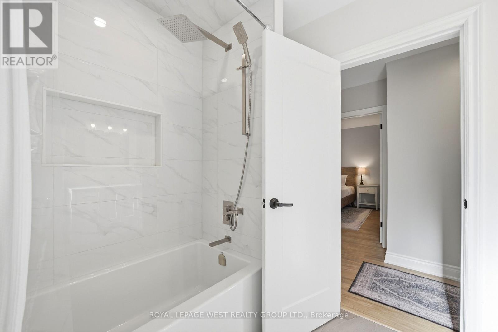 72 Mervyn Avenue, Toronto, Ontario  M9B 1N3 - Photo 11 - W13710708