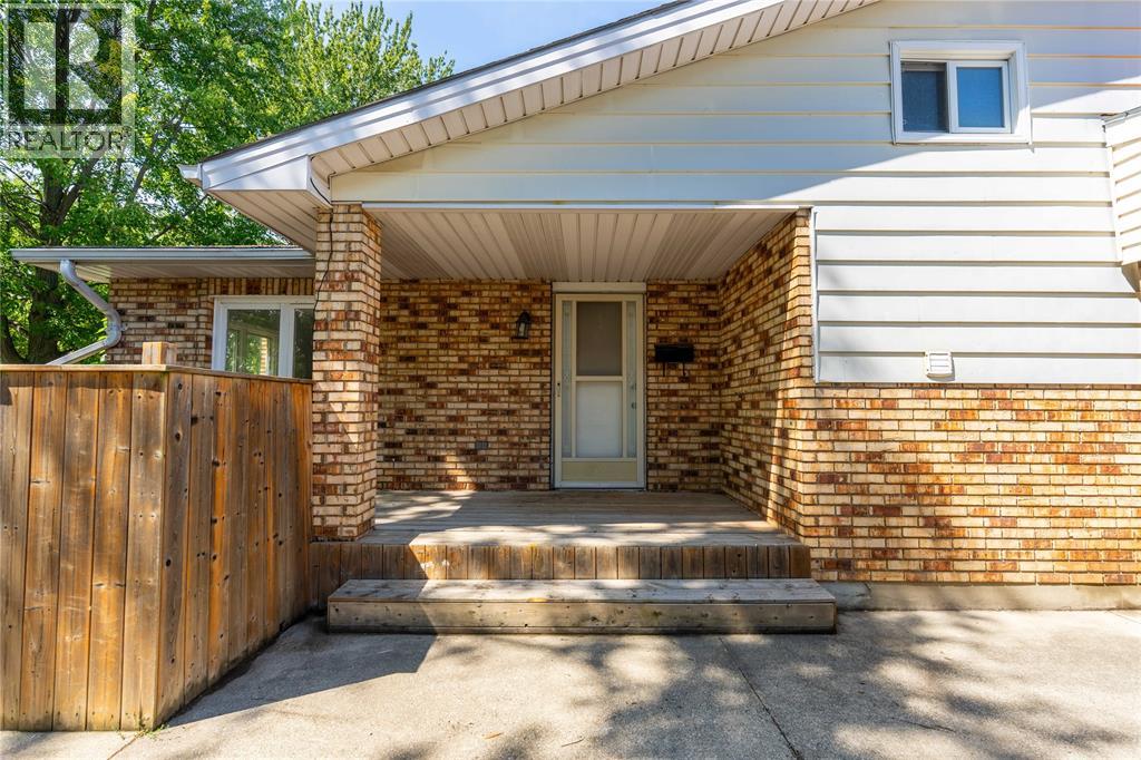 103 Hanna Crescent, Sarnia, Ontario  N7S 4H4 - Photo 3 - 26020732