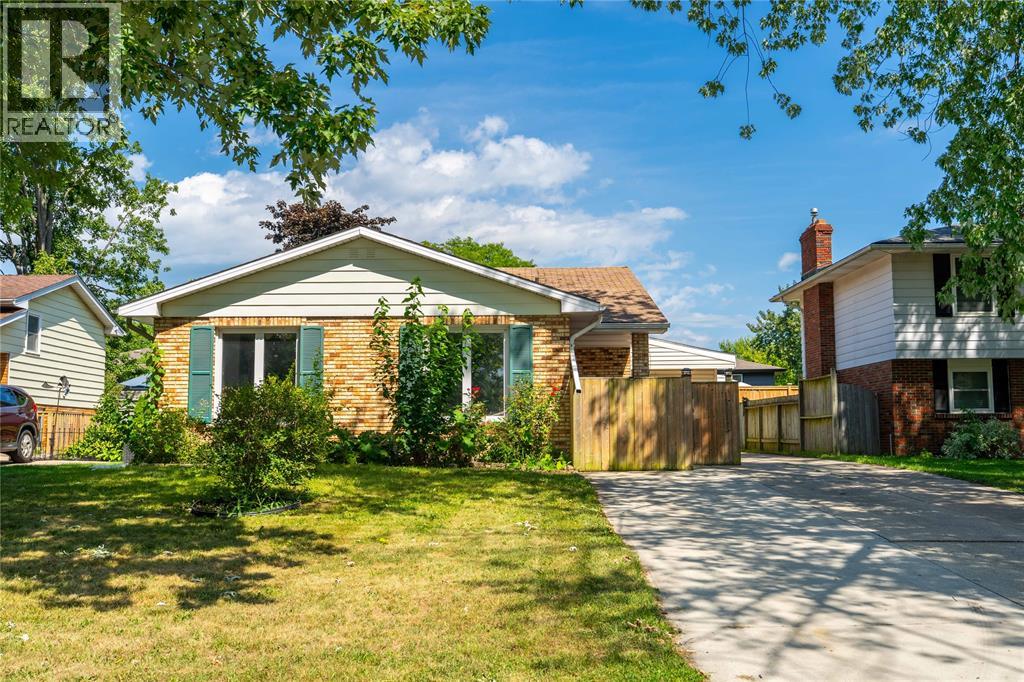 103 HANNA CRESCENT, Sarnia, Ontario