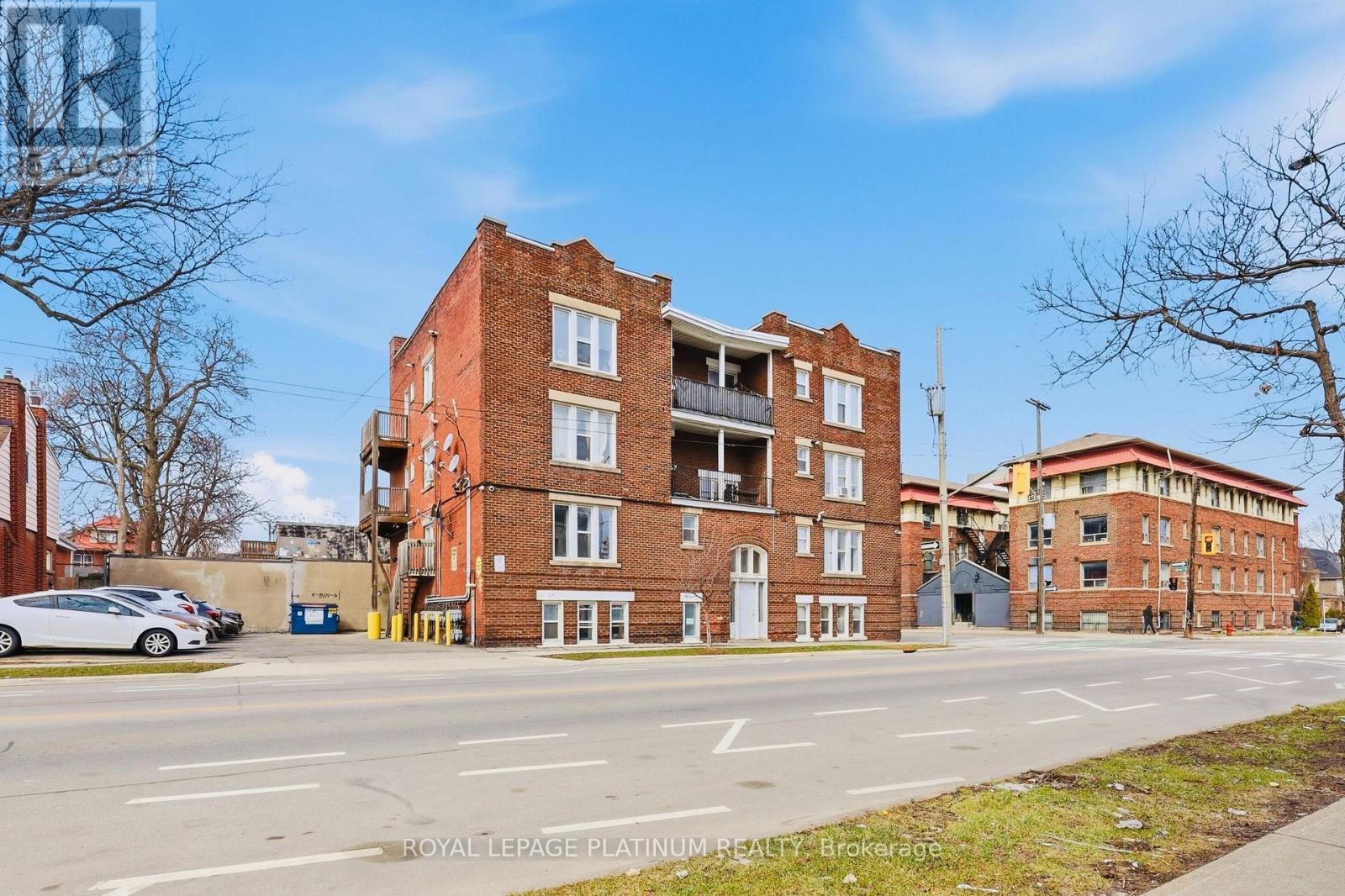 10 - 120 Sherman Avenue S, Hamilton, Ontario  L8M 2P9 - Photo 2 - X13711786