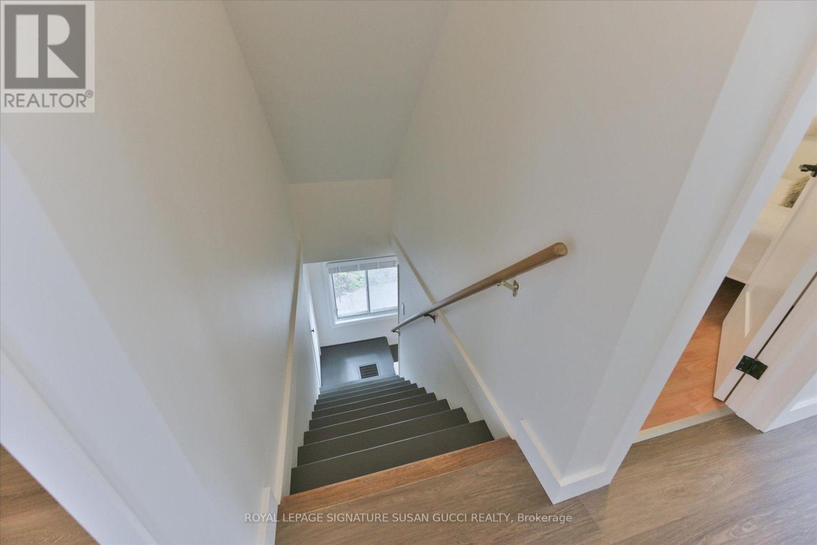 2 Sutherland Avenue, Toronto, Ontario  M4C 1R9 - Photo 18 - E13711536
