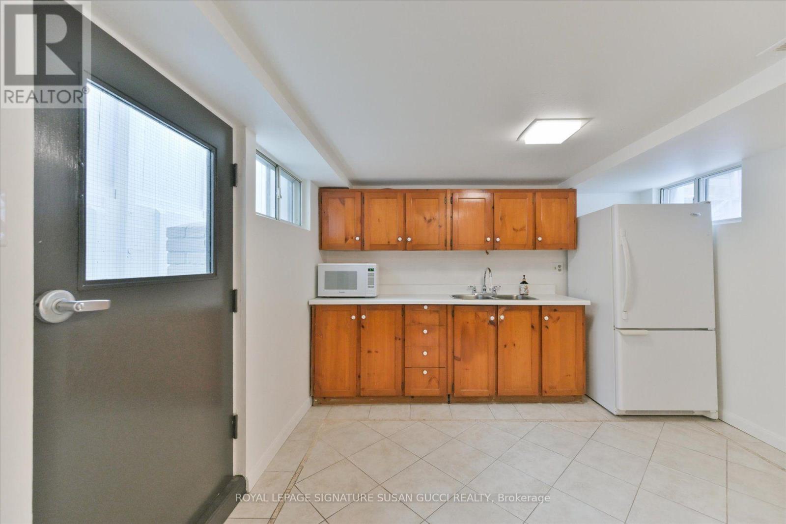 2 Sutherland Avenue, Toronto, Ontario  M4C 1R9 - Photo 31 - E13711536