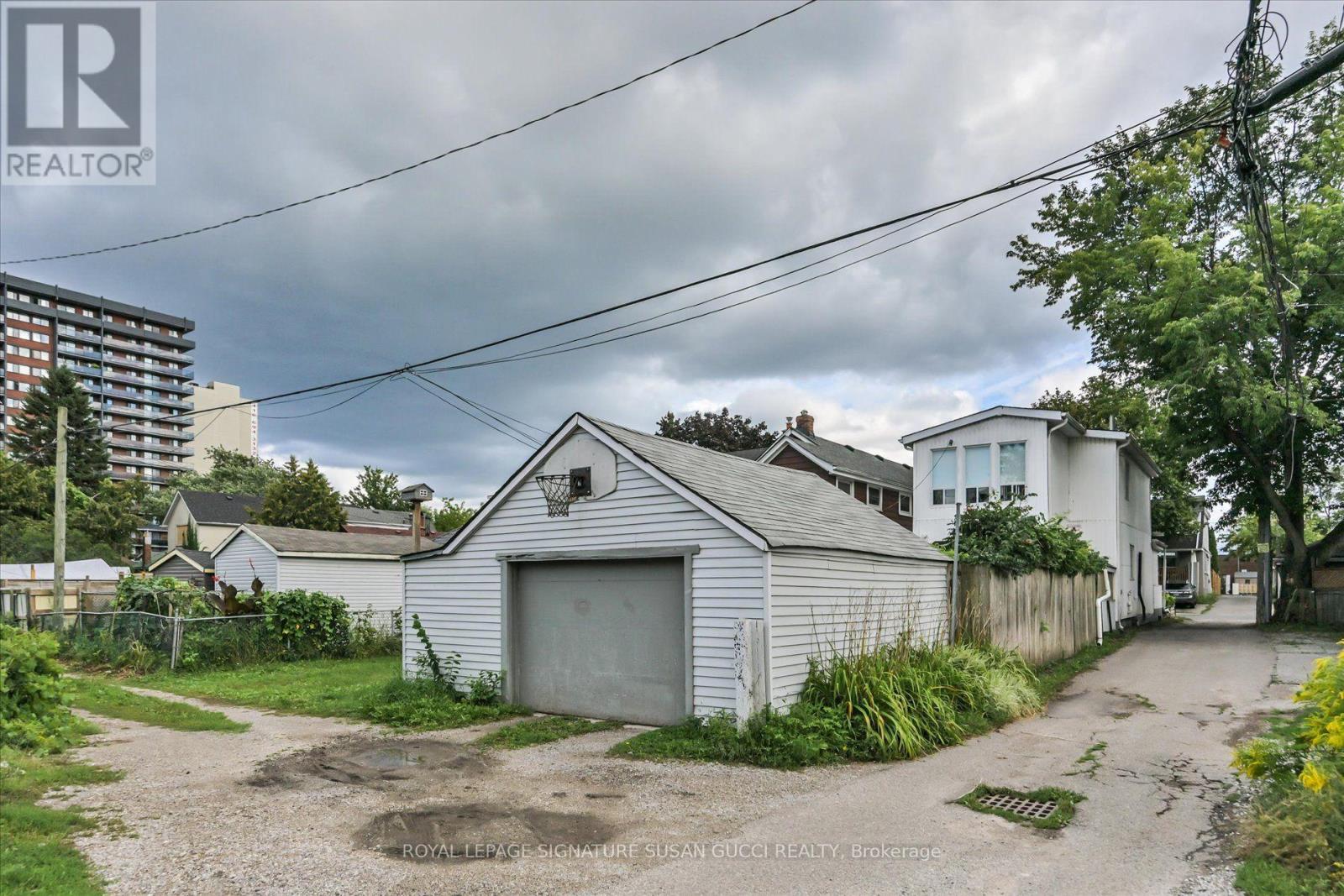 2 Sutherland Avenue, Toronto, Ontario  M4C 1R9 - Photo 46 - E13711536