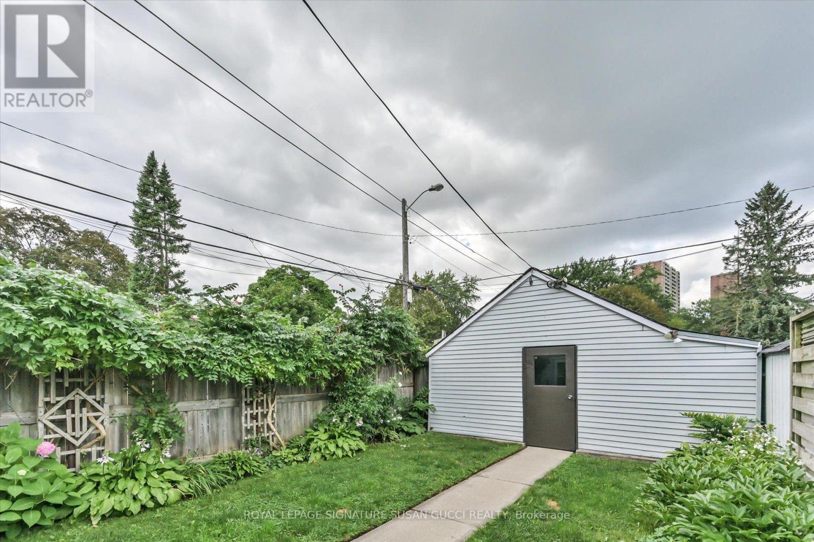 2 Sutherland Avenue, Toronto, Ontario  M4C 1R9 - Photo 42 - E13711536