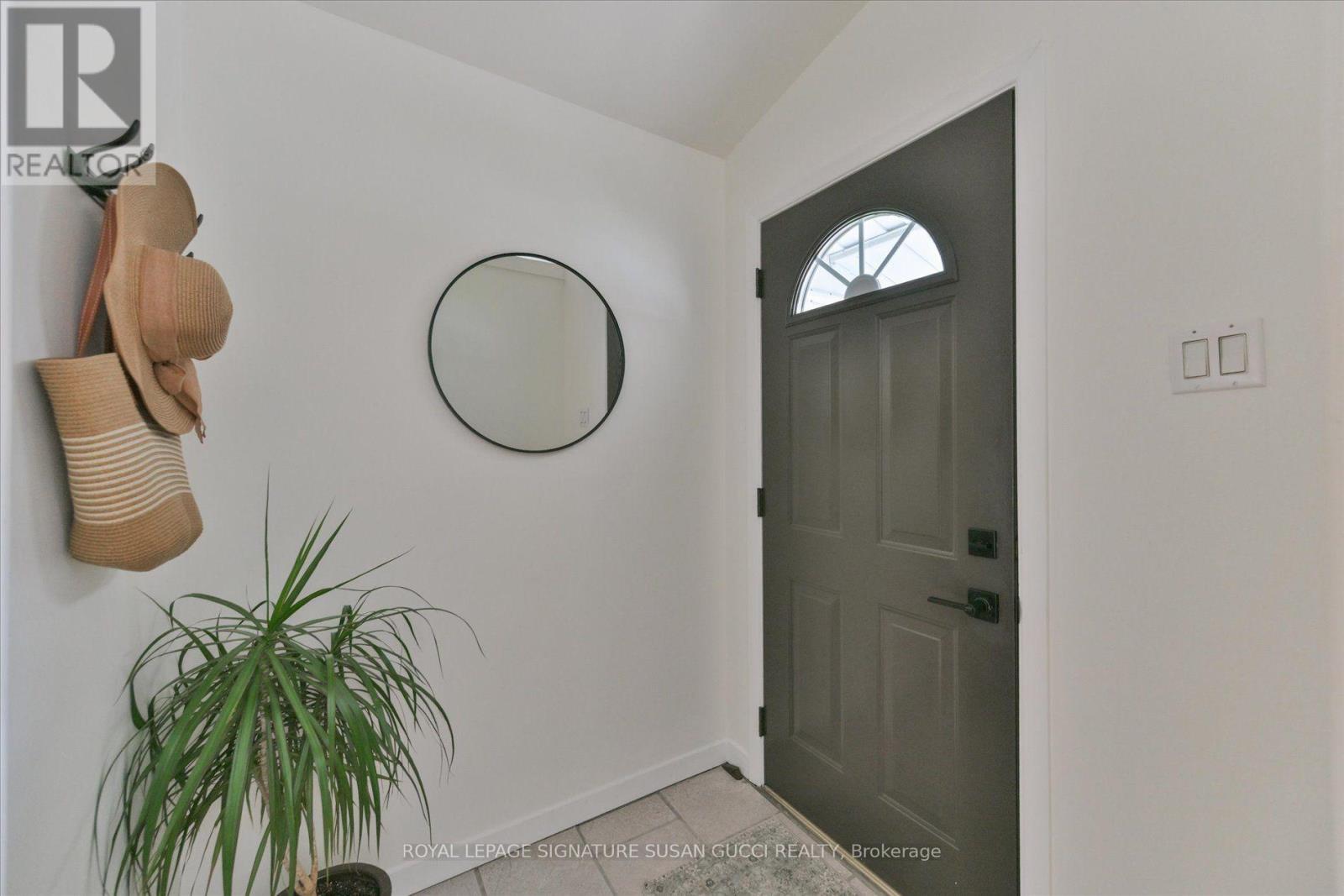 2 Sutherland Avenue, Toronto, Ontario  M4C 1R9 - Photo 4 - E13711536