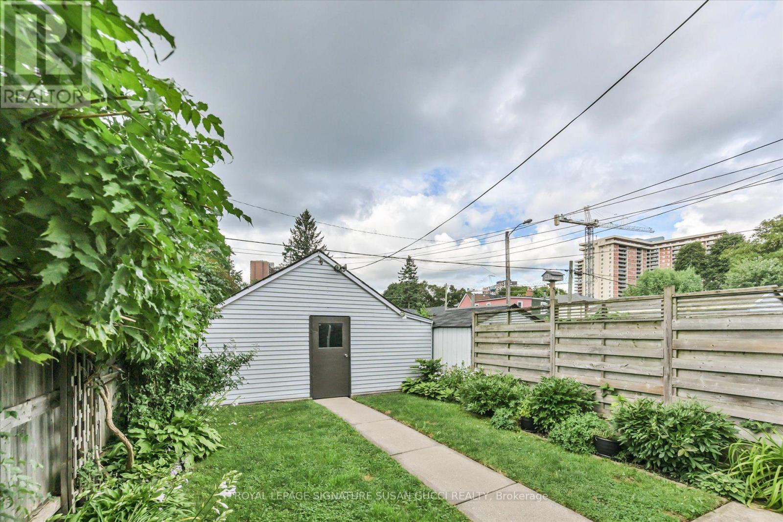 2 Sutherland Avenue, Toronto, Ontario  M4C 1R9 - Photo 41 - E13711536