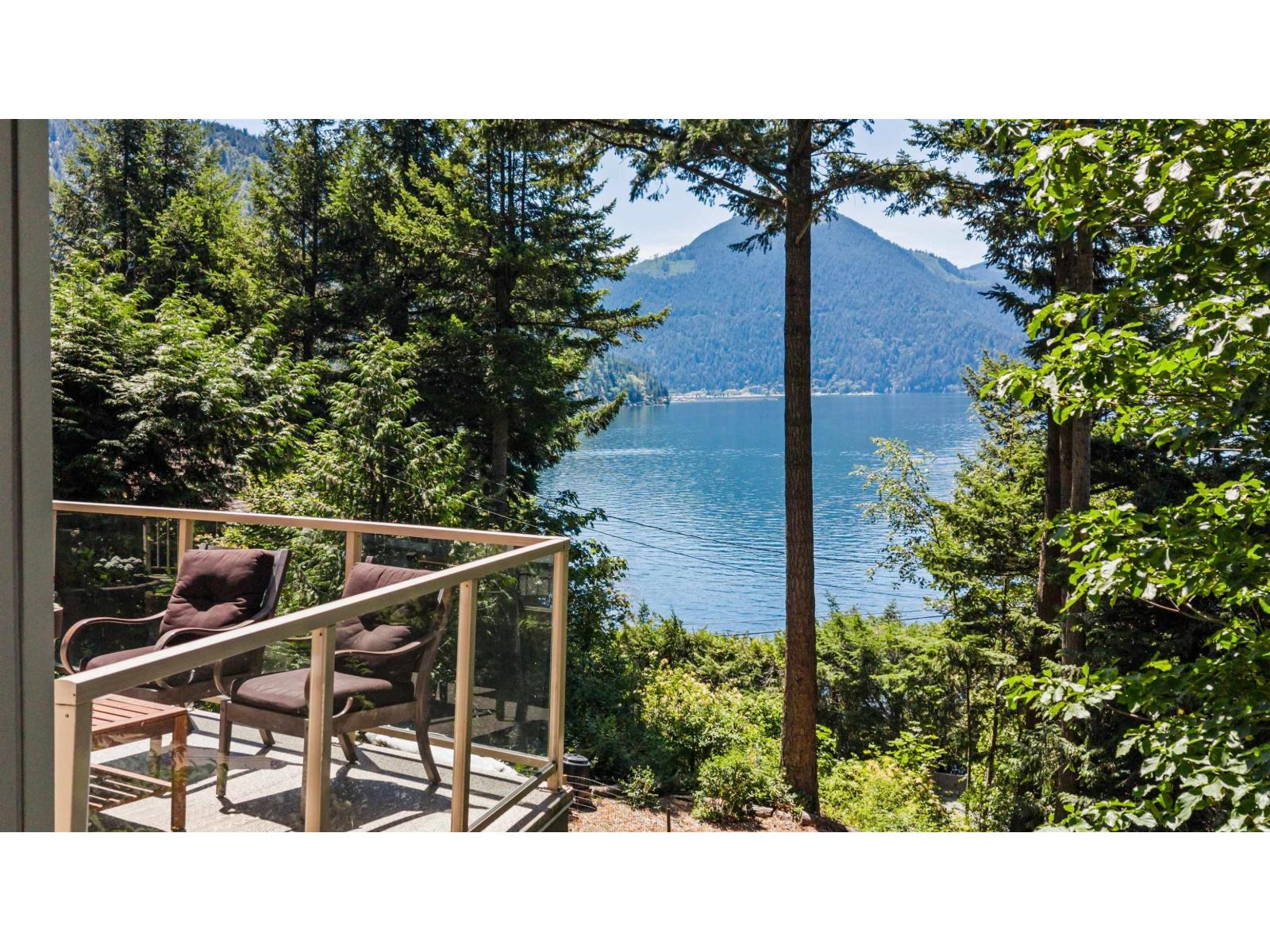 6970 Rockwell Drive, Harrison Lake, Harrison Hot Springs, British Columbia  V0M 1K0 - Photo 4 - R3139205