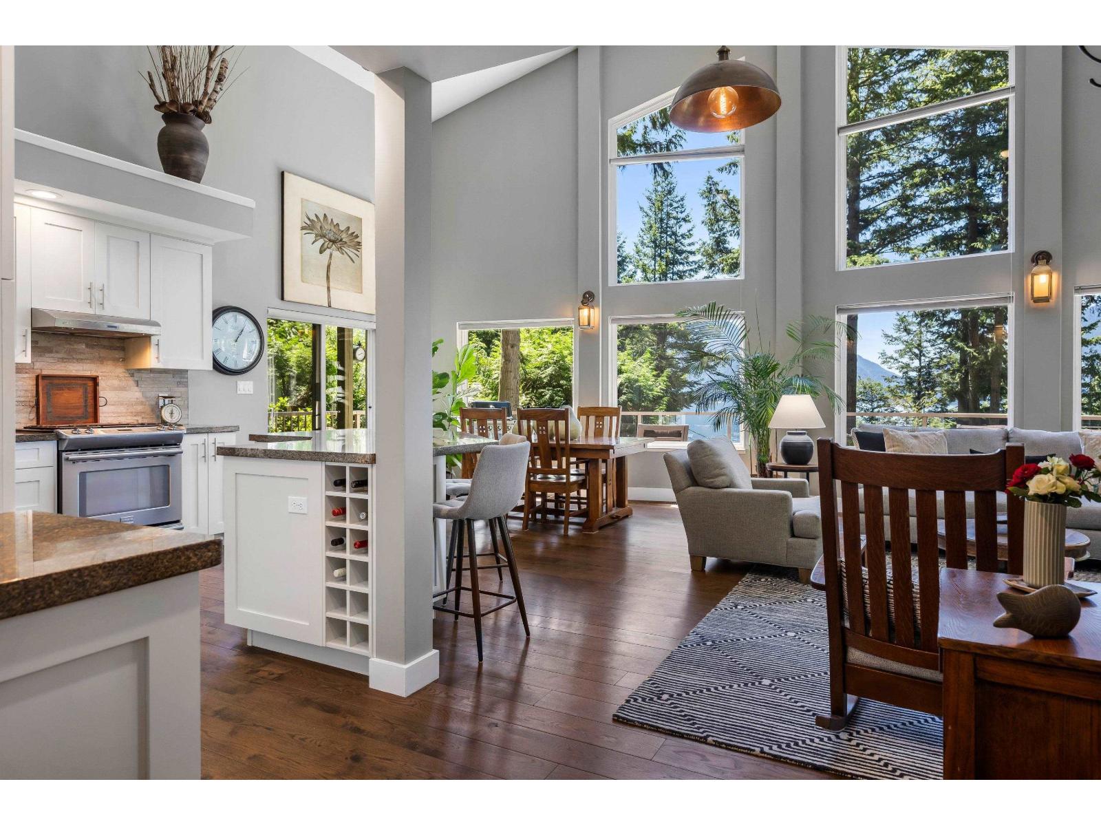 6970 Rockwell Drive, Harrison Lake, Harrison Hot Springs, British Columbia  V0M 1K0 - Photo 2 - R3139205