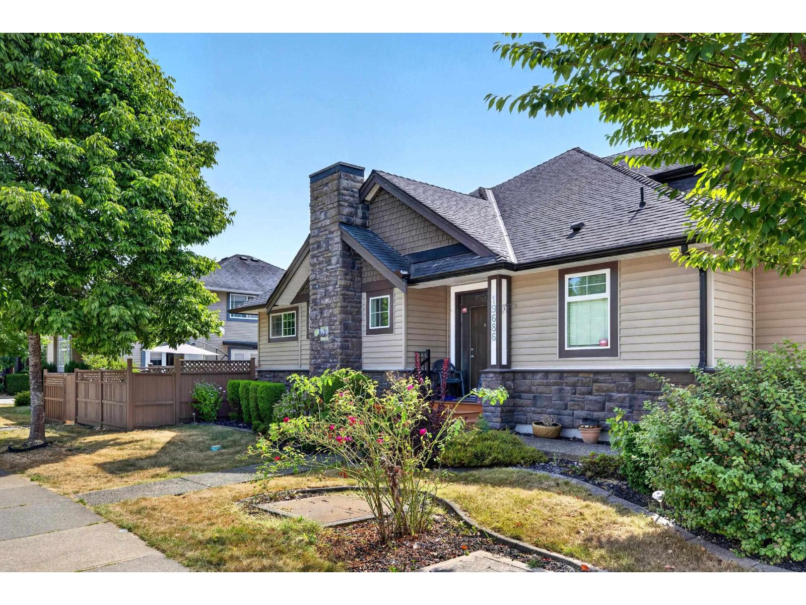 19686 73a Avenue, Langley, British Columbia  V2Y 3C4 - Photo 2 - R3158657