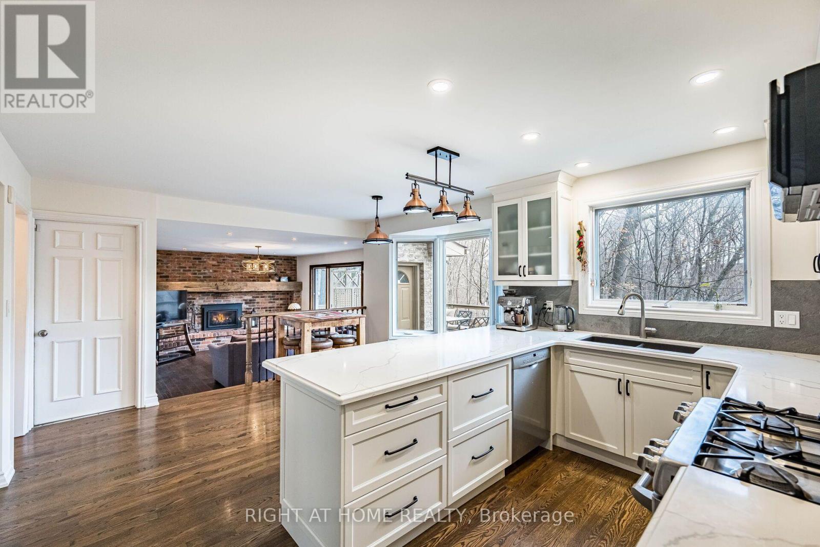 1941 Four Seasons Drive, Burlington, Ontario  L7P 2Y3 - Photo 11 - W13711524
