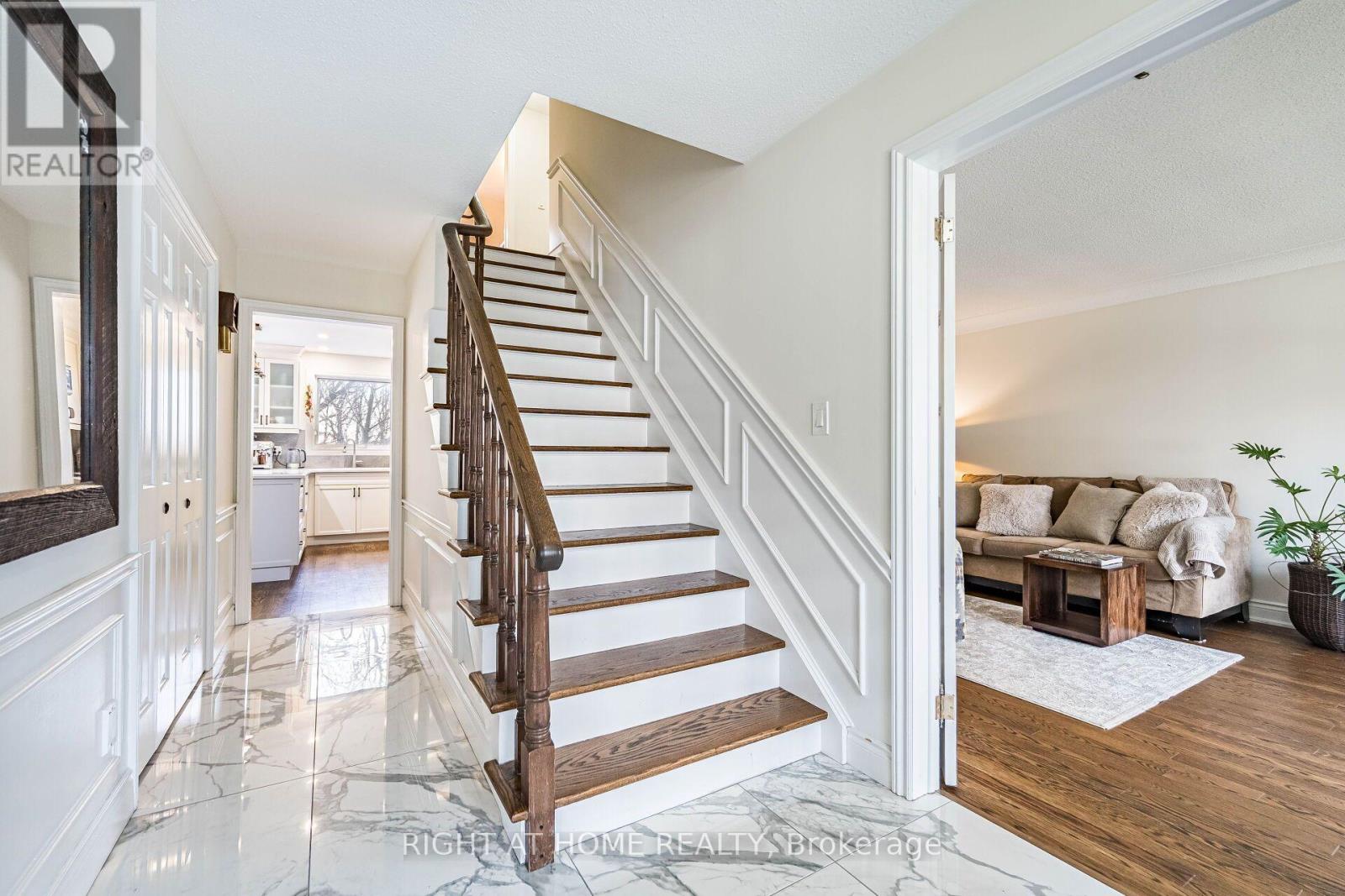 1941 Four Seasons Drive, Burlington, Ontario  L7P 2Y3 - Photo 5 - W13711524