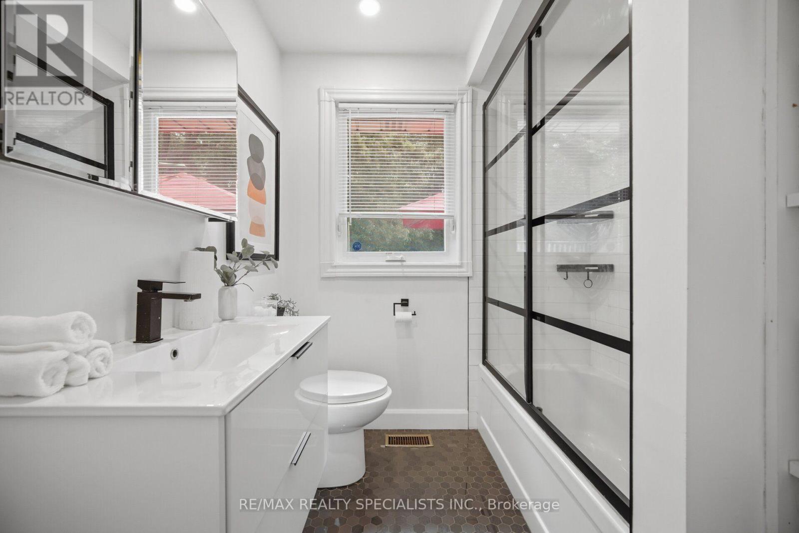89 Alhart Drive, Toronto, Ontario  M9V 2N6 - Photo 12 - W13711926