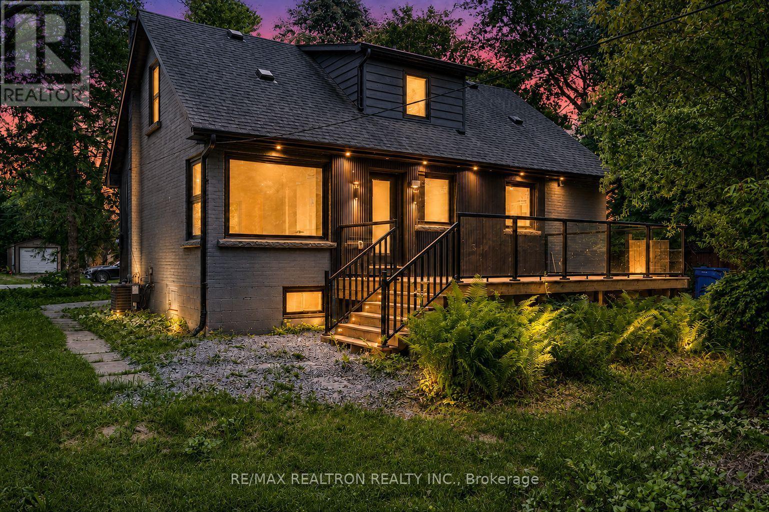 30 Morton Avenue, East Gwillimbury, Ontario  L0G 1V0 - Photo 5 - N13624232