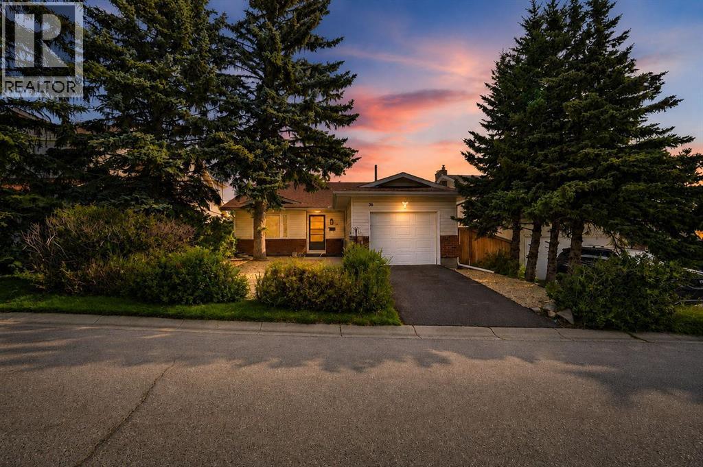 36 Coach Manor Rise SW, Calgary, Alberta