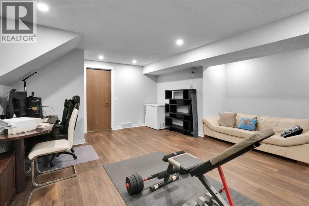 36 Coach Manor Rise SW, Calgary, Alberta  T3H 1C4 - Photo 37 - A2336519