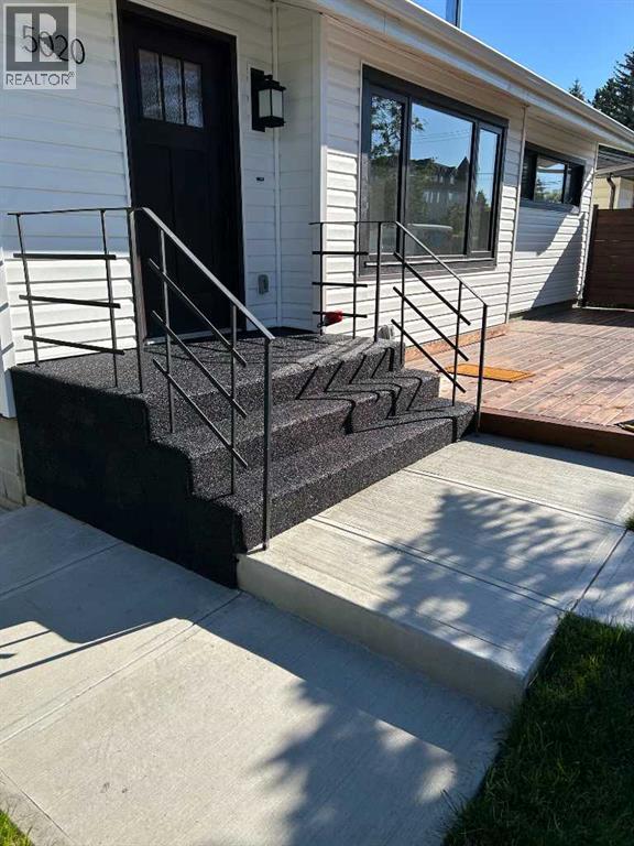 5020 47a Avenue, Sylvan Lake, Alberta  T4S 1G8 - Photo 4 - A2321068
