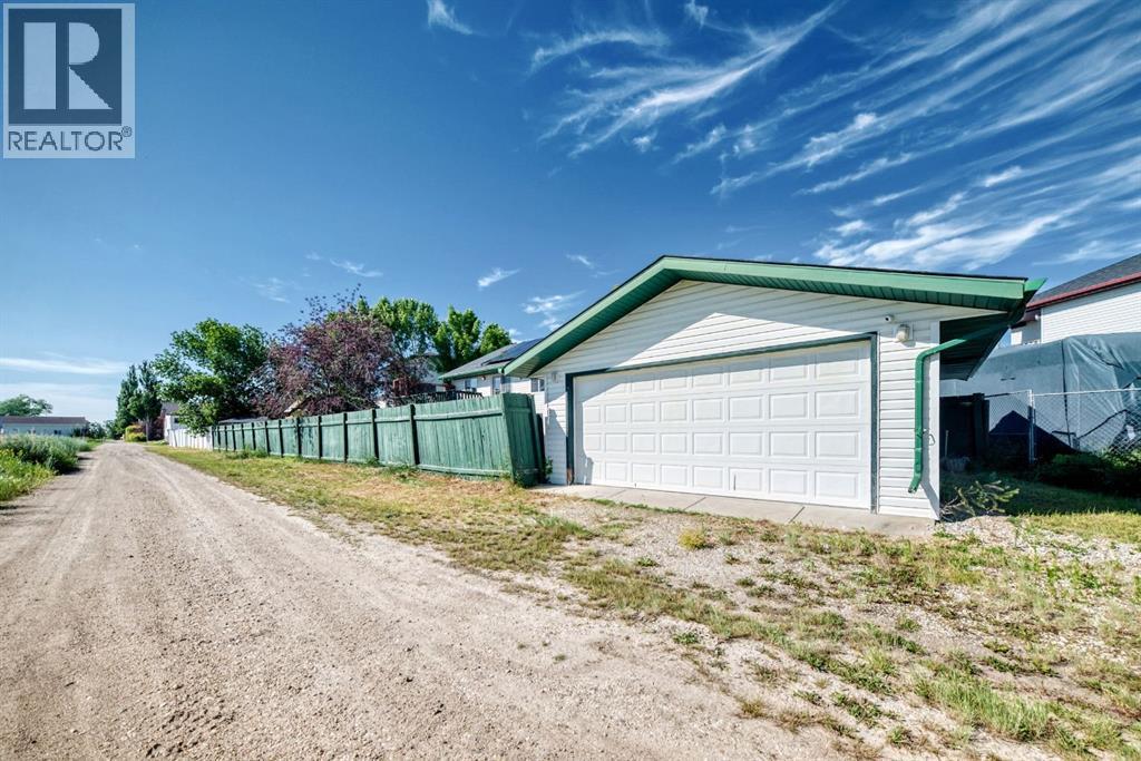 417 9 Street, Beiseker, Alberta  T0M 0G0 - Photo 40 - A2327254