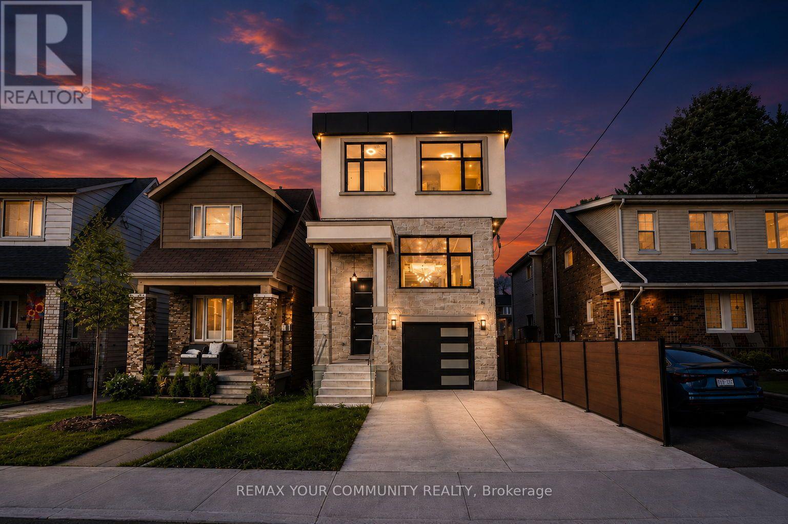 49 WAYLAND AVENUE, Toronto, Ontario