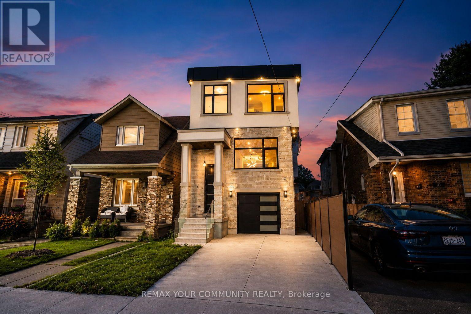 49 Wayland Avenue, Toronto, Ontario  M4E 3C8 - Photo 3 - E13712036