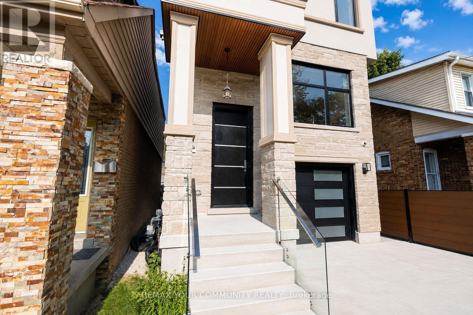 49 Wayland Avenue, Toronto, Ontario  M4E 3C8 - Photo 4 - E13712036