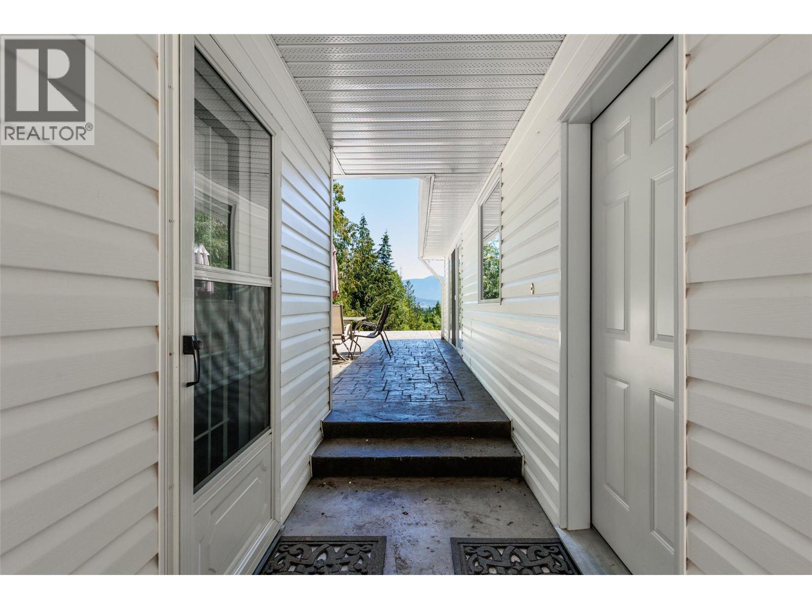 1548 Teetzel Road, Creston, British Columbia V0B 1G7 - Photo 8 - 10398721