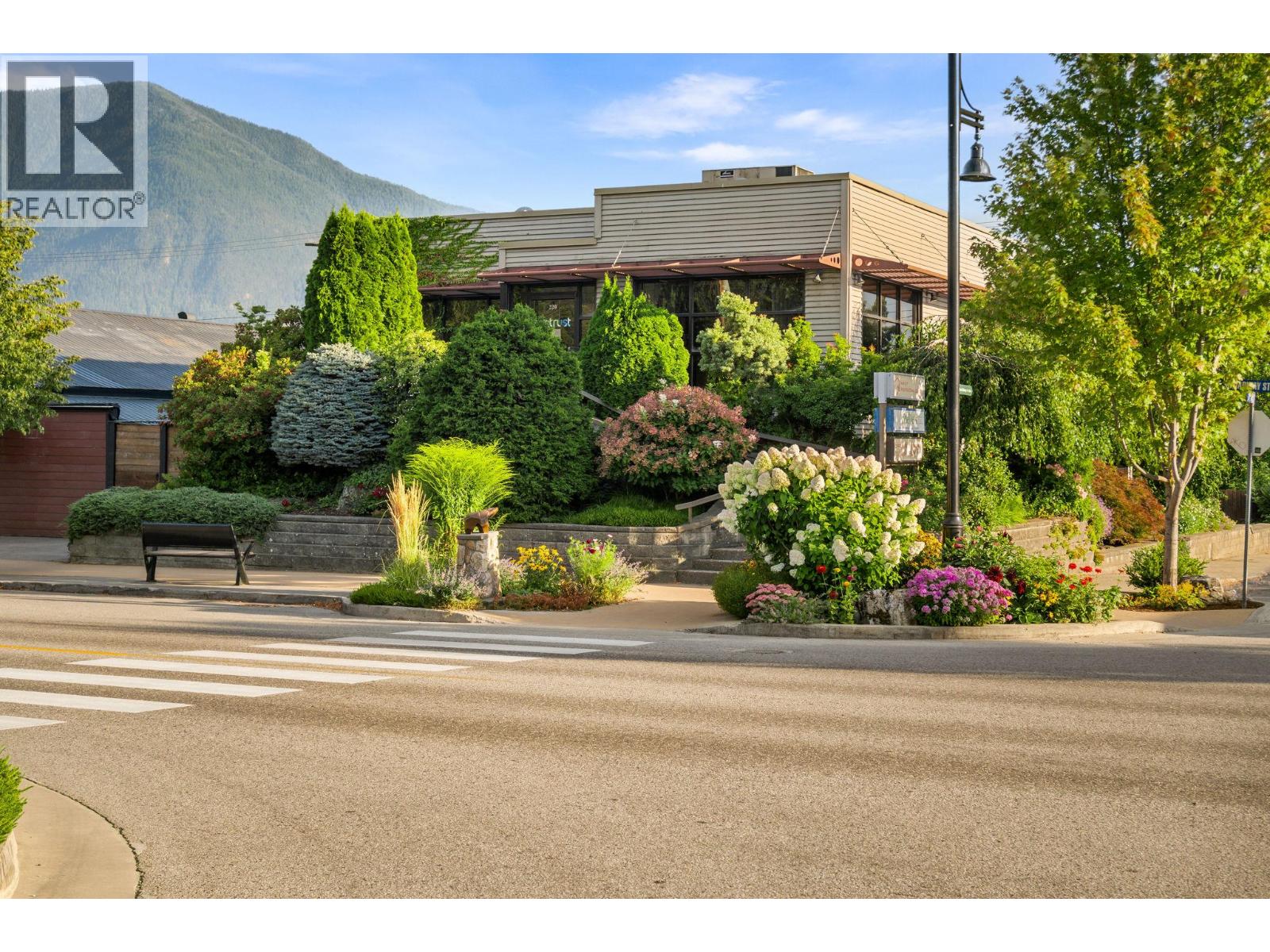 218a Broadway Street W, Nakusp, British Columbia  V0G 1R0 - Photo 2 - 10398778