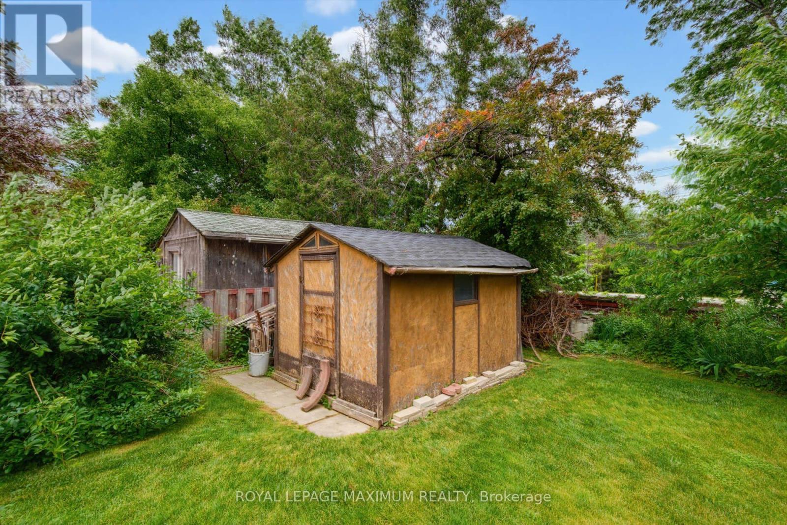41 Strathavon Drive, Toronto, Ontario  M9V 2H4 - Photo 35 - W13708714