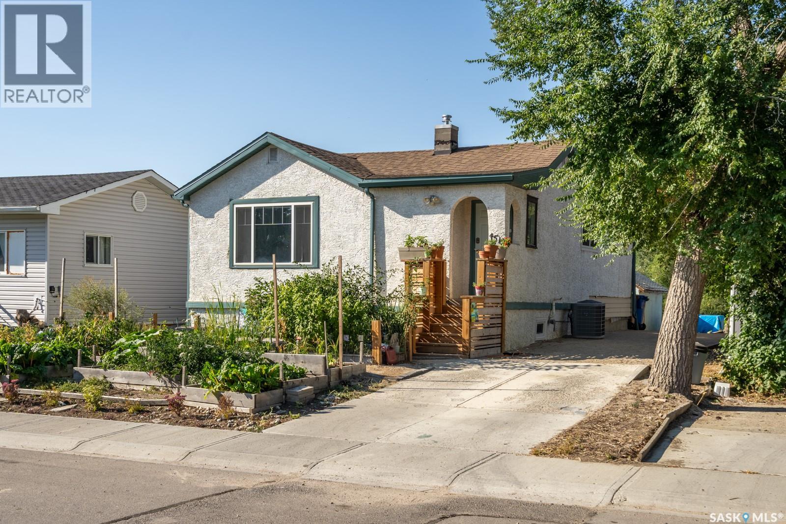 4510 2nd Avenue N, Regina, Saskatchewan  S4R 0Y4 - Photo 2 - SK046623