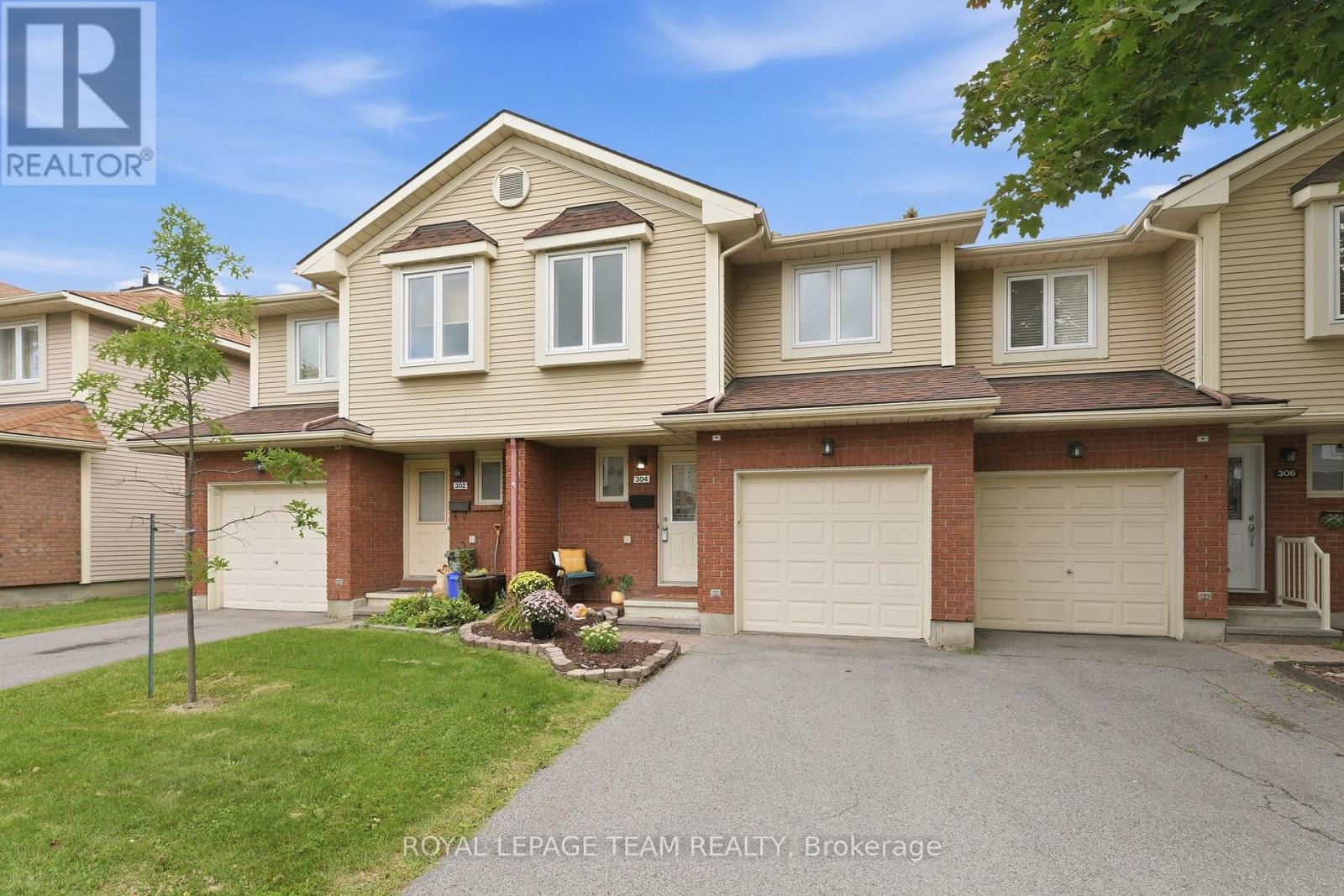 304 VALADE CRESCENT, Ottawa, Ontario