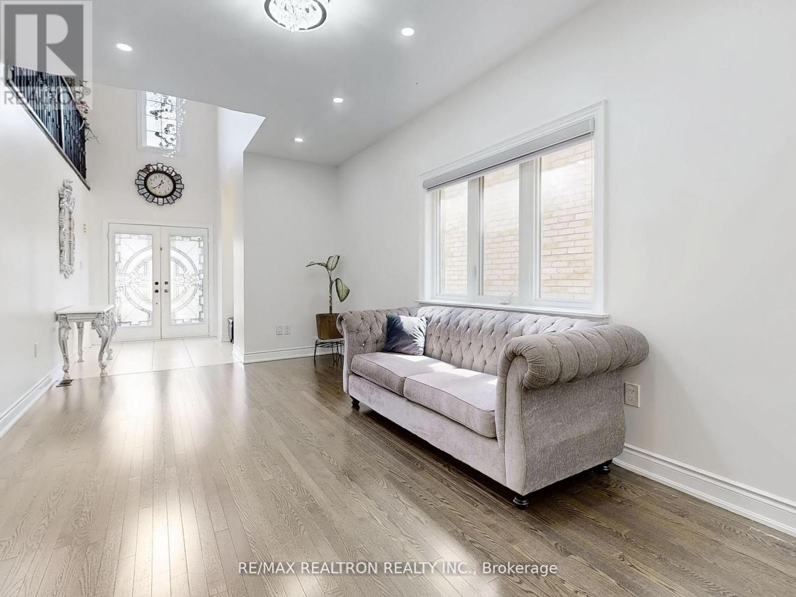 133 Milby Crescent, Bradford West Gwillimbury, Ontario  L3Z 0X8 - Photo 4 - N13712048