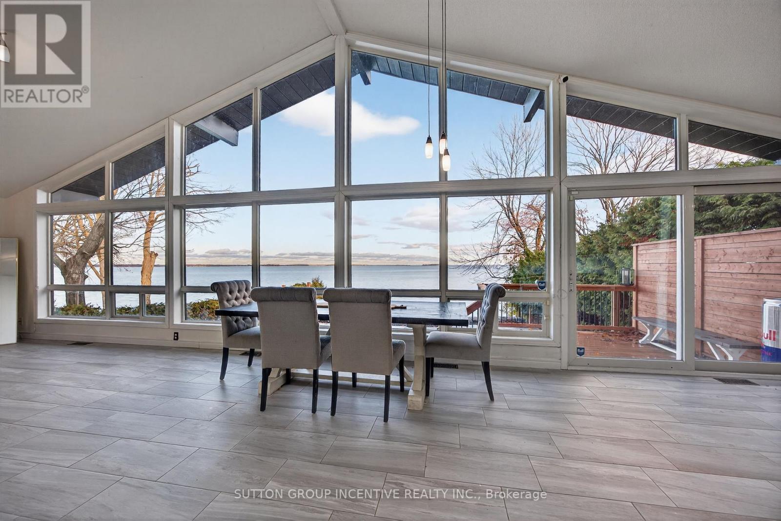 211 Moon Point Drive, Oro-Medonte, Ontario  L3V 6H1 - Photo 4 - S13712080