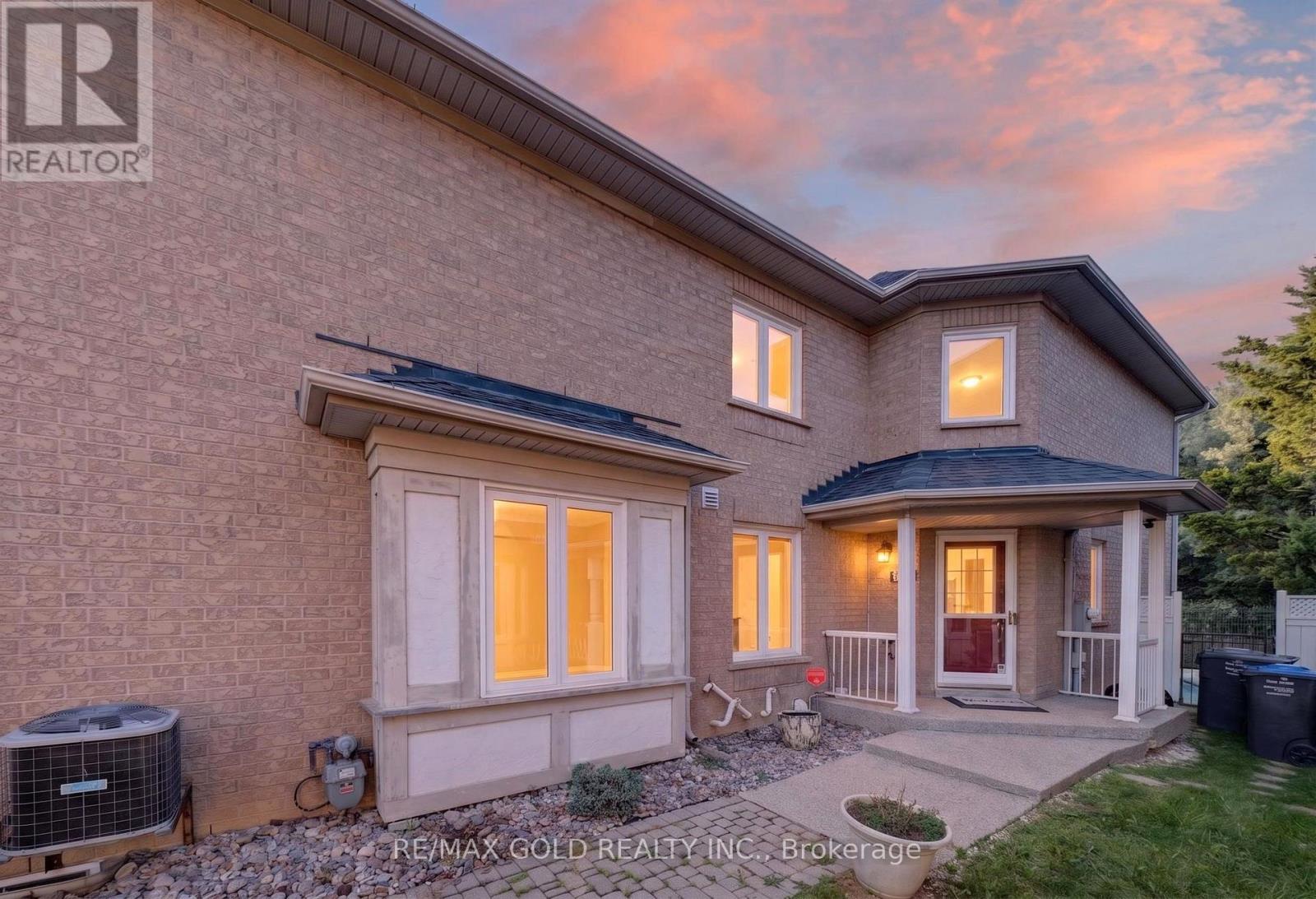 142 Pressed Brick Drive, Brampton, Ontario  L6V 4K6 - Photo 2 - W13712056