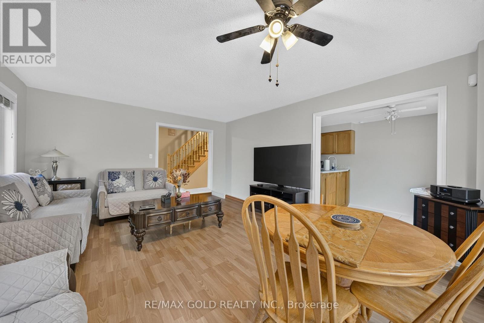 142 Pressed Brick Drive, Brampton, Ontario  L6V 4K6 - Photo 5 - W13712056