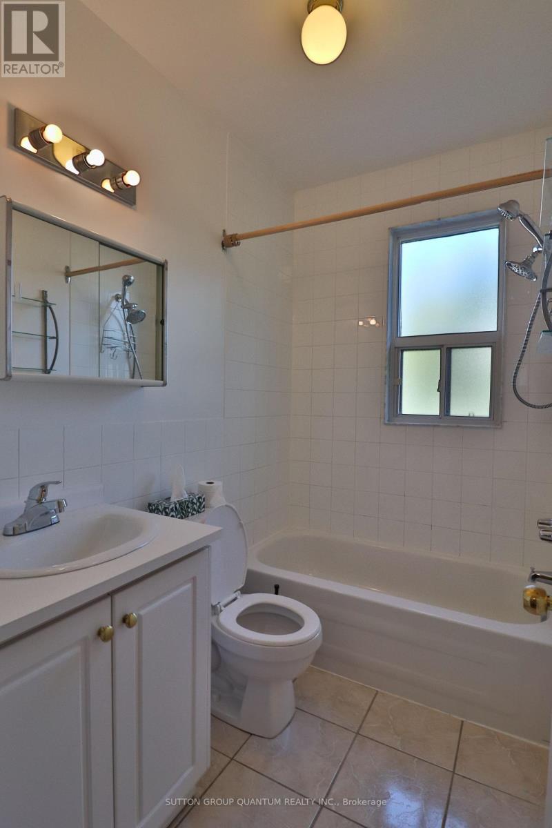 2nd Flr - 881 Lansdowne Avenue, Toronto, Ontario  M6H 3Z2 - Photo 4 - W13712098