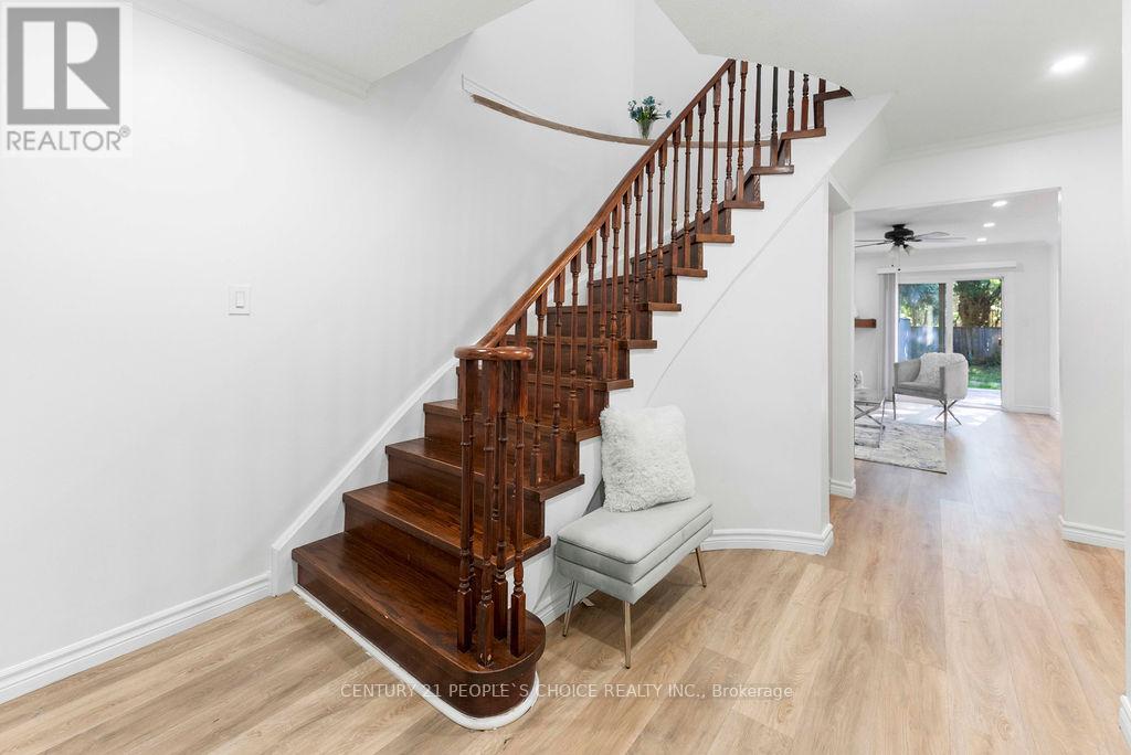 4053 Trapper Crescent, Mississauga, Ontario  L5L 3A7 - Photo 4 - W13712116