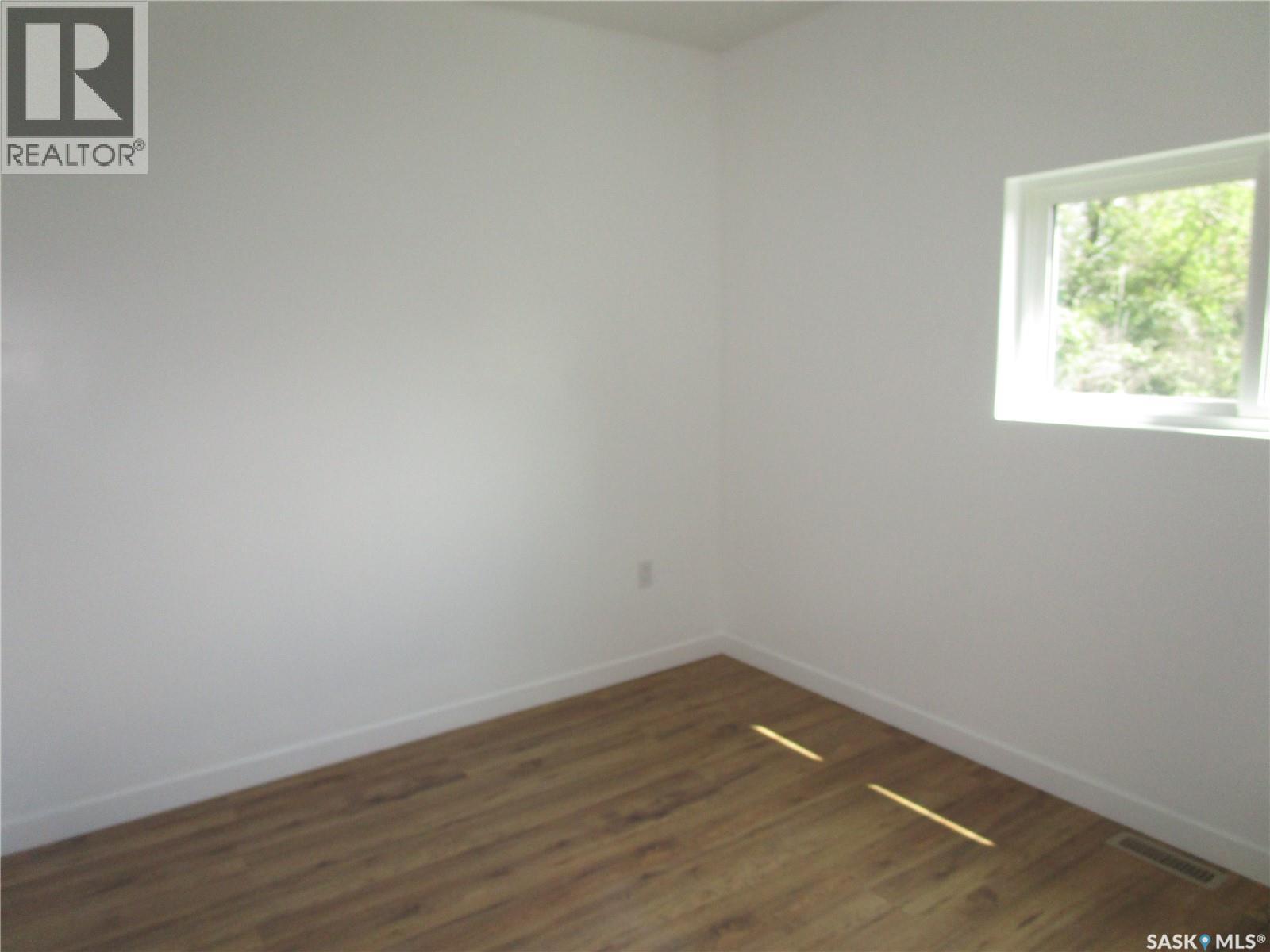 2011 1st Street S, Rockglen, Saskatchewan  S0H 3R0 - Photo 10 - SK046631