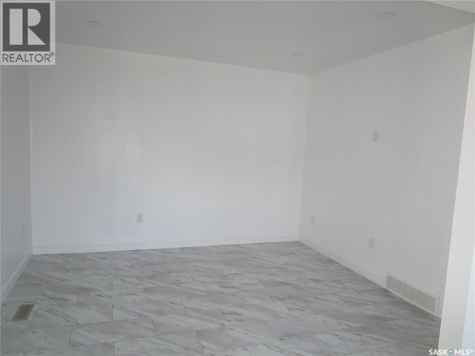 2011 1st Street S, Rockglen, Saskatchewan  S0H 3R0 - Photo 11 - SK046631