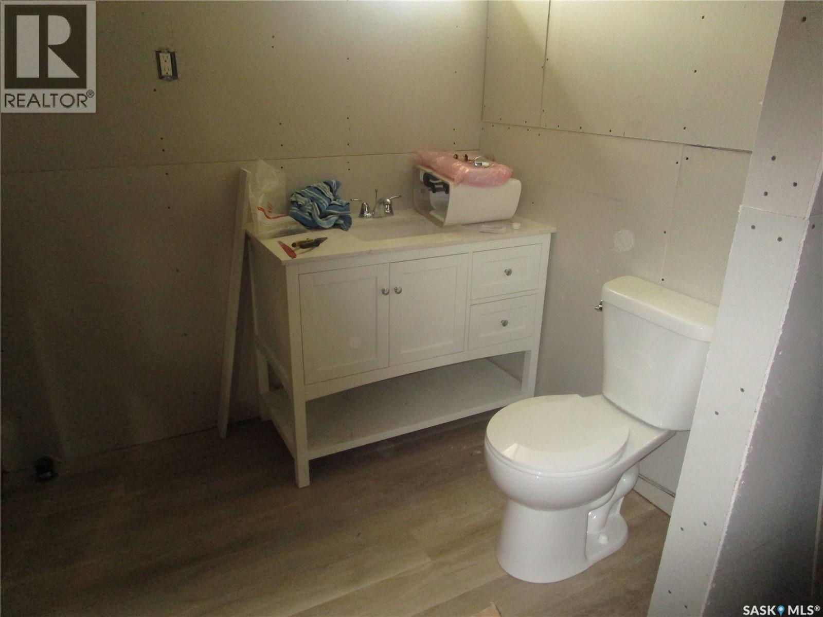 2011 1st Street S, Rockglen, Saskatchewan  S0H 3R0 - Photo 12 - SK046631