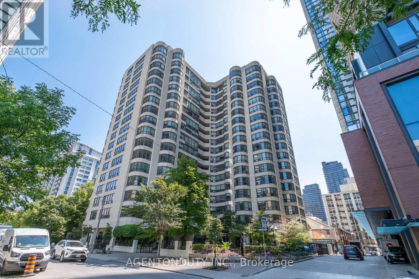1602 - 25 Maitland Street, Toronto, Ontario  M4Y 2W1 - Photo 1 - C13712164