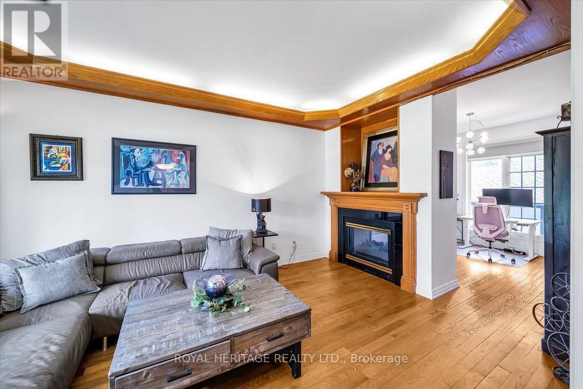 828 Wildflower Court, Oshawa, Ontario  L1G 7Z4 - Photo 6 - E13712166