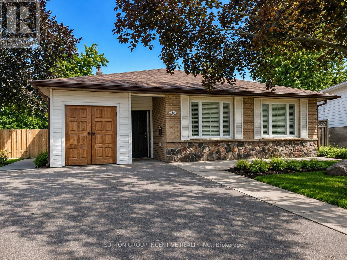 35 DAVIES CRESCENT, Barrie, Ontario