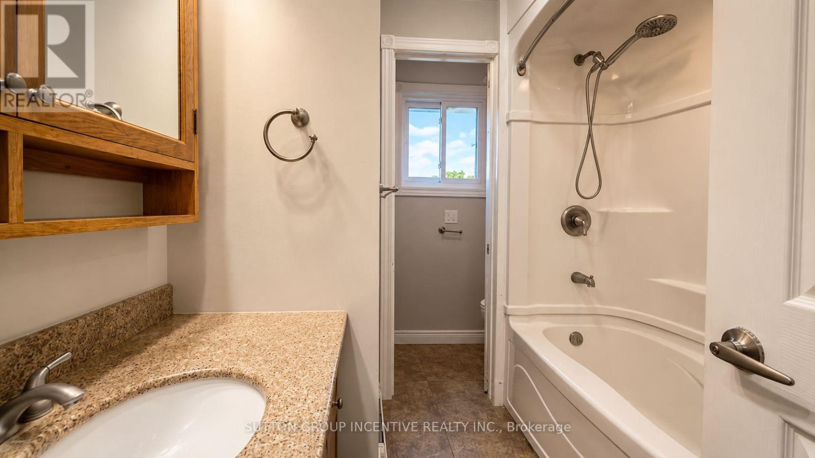 35 Davies Crescent, Barrie, Ontario  L4M 2M4 - Photo 16 - S13712190