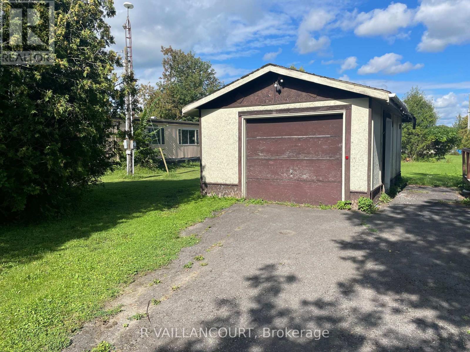 3813 Bobby Street S, North Glengarry, Ontario K0C 1A0 - Photo 3 - X13712174