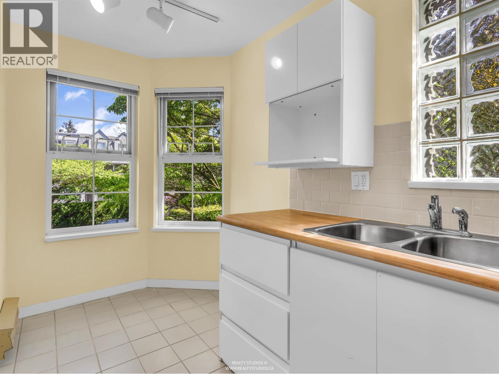 204 876 W 16th Avenue, Vancouver, British Columbia  V5Z 1T1 - Photo 4 - R3143863