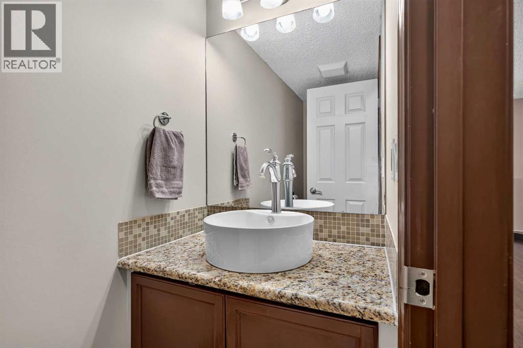 196 Suncrest Way Se, Calgary, Alberta  T2X 1W4 - Photo 32 - A2338459