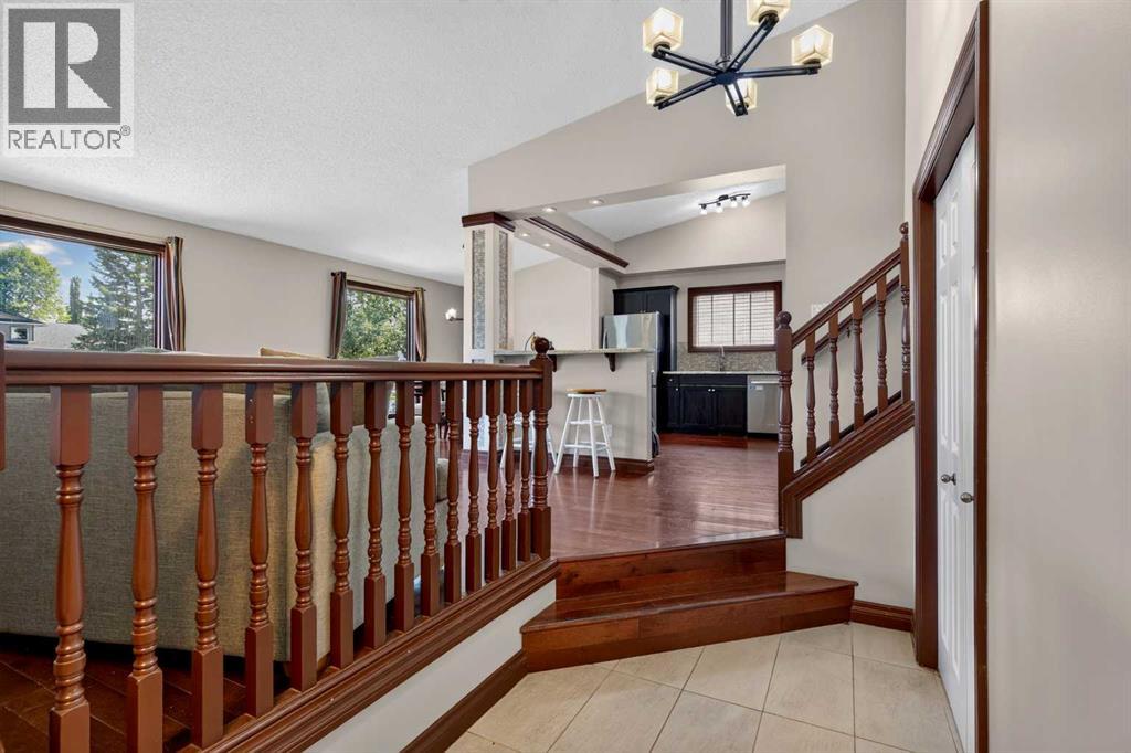 196 Suncrest Way Se, Calgary, Alberta  T2X 1W4 - Photo 2 - A2338459