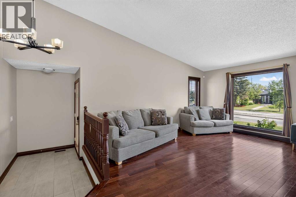 196 Suncrest Way Se, Calgary, Alberta  T2X 1W4 - Photo 3 - A2338459