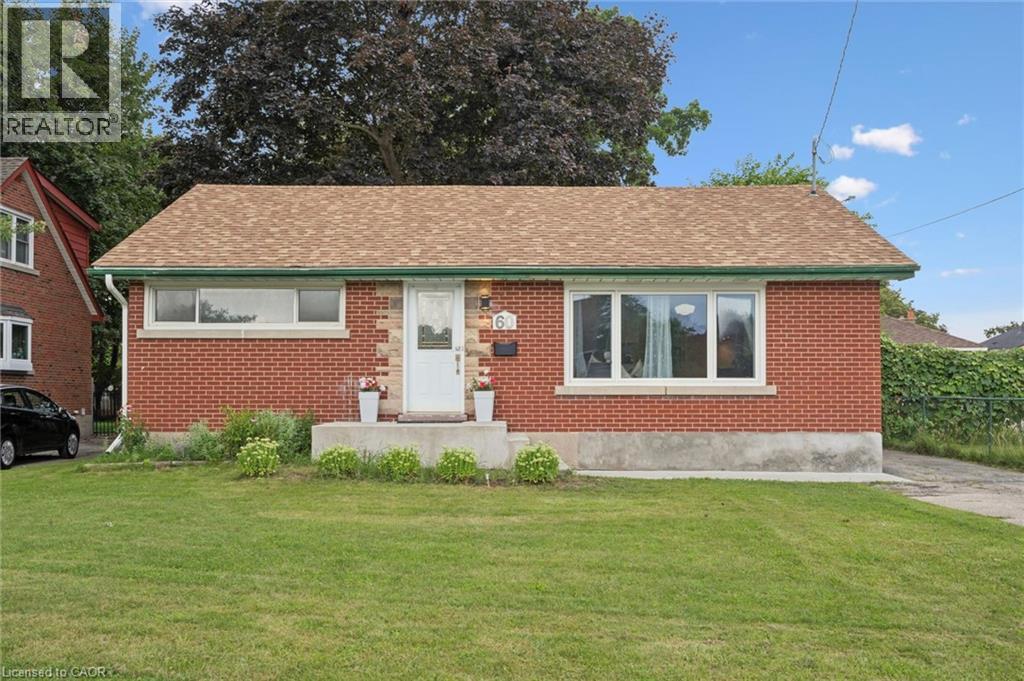 60 Edinburgh Road, Kitchener, Ontario N2B 1M5 - Photo 1 - 40858385