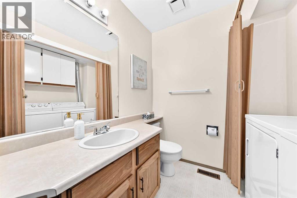 4008 46 Street SW, Calgary, Alberta  T3E 6P3 - Photo 12 - A2338496