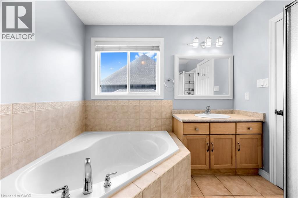 4 Clairfields Drive W, Guelph, Ontario  N1G 5H5 - Photo 33 - 40858342